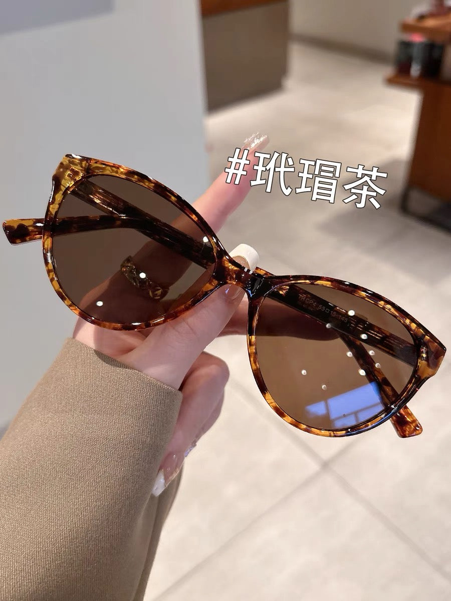 48 Universal goods sunglasses